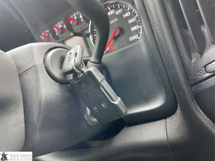 2016-chevrolet-silverado-2500hd-image-14