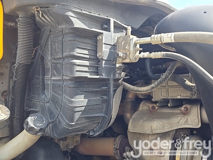 2012-freightliner-cascadia-125-image-76