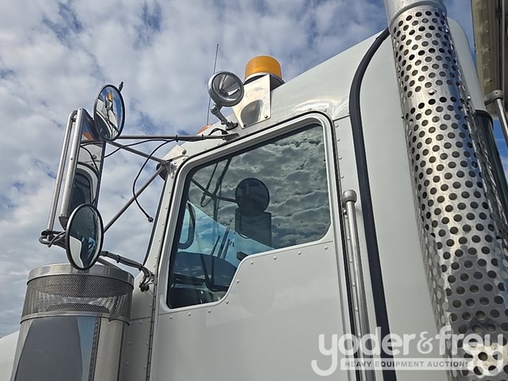 2014-kenworth-t800-image-71