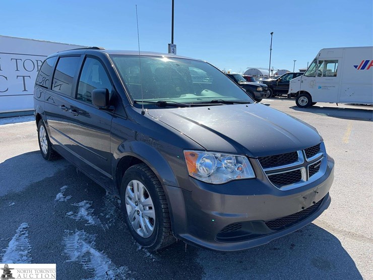 2017-dodge-grand-caravan-sxt-image-3