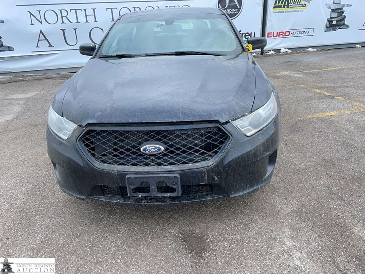 2017-ford-taurus-image-2