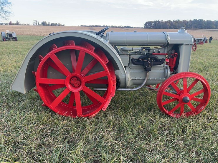 1926-fordson-tractor-image-6