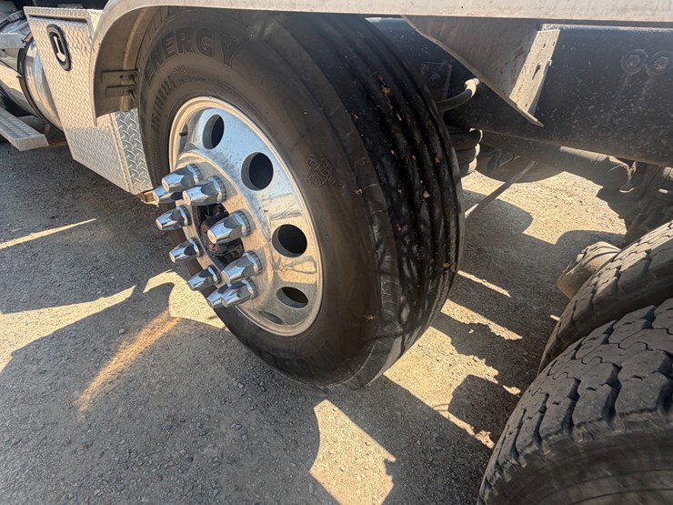 2016-western-star-4700-image-33