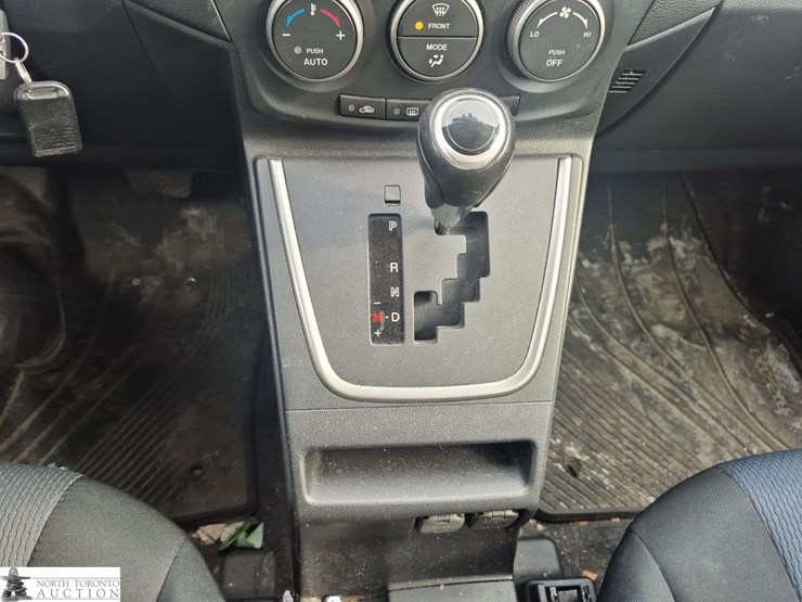 2014-mazda-mazda5-image-20