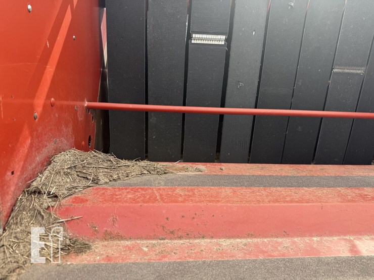 new-holland-br7090-image-4