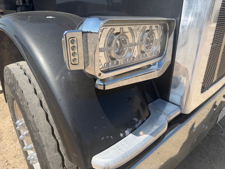 2009-peterbilt-367-image-7