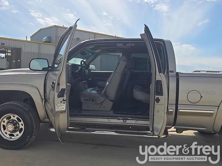 2002-chevrolet-silverado-2500hd-image-61