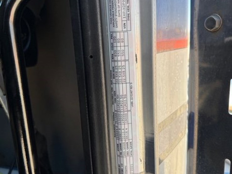 2022-peterbilt-389-image-14