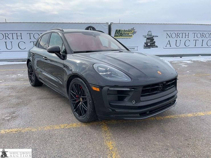 2024-porsch-macan-gts-image-3