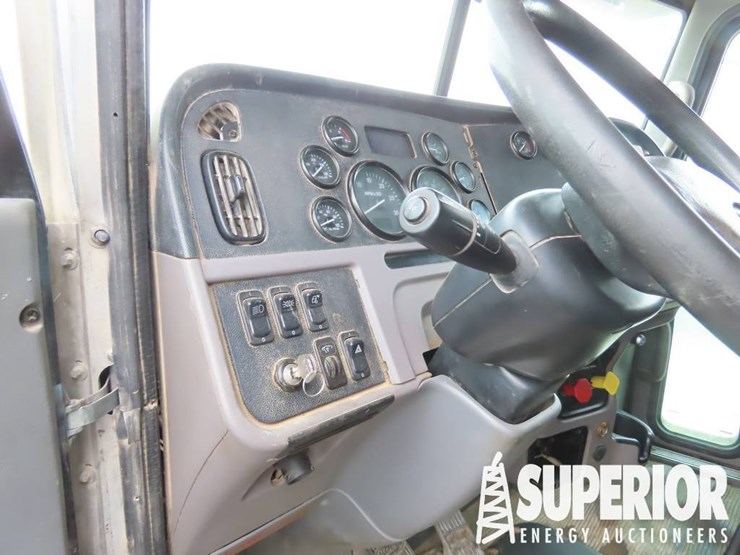 2015-peterbilt-365-image-7