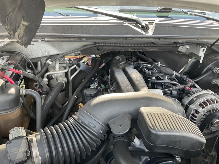 2011-chevrolet-tahoe-image-15