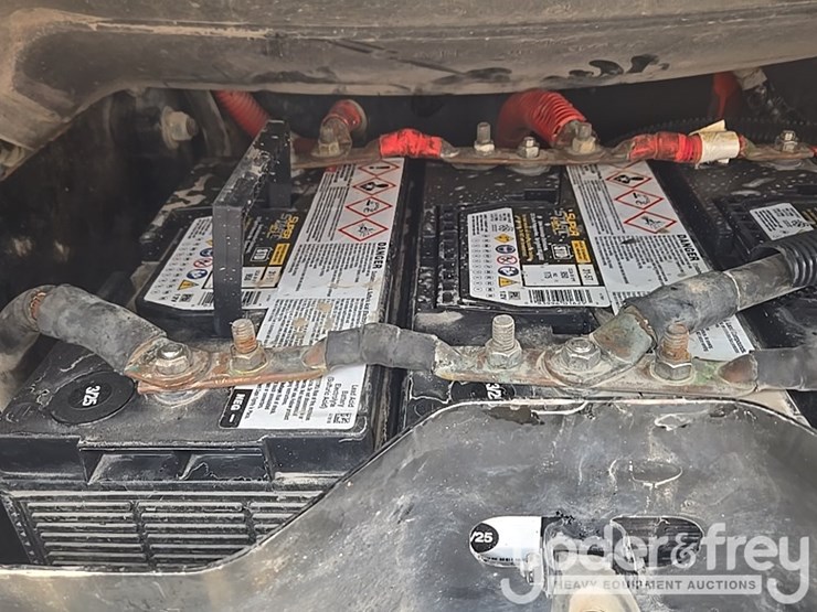 2011-freightliner-cascadia-125-image-33