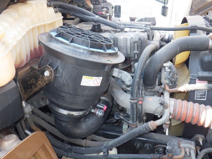 2019-freightliner-m2-106-image-21