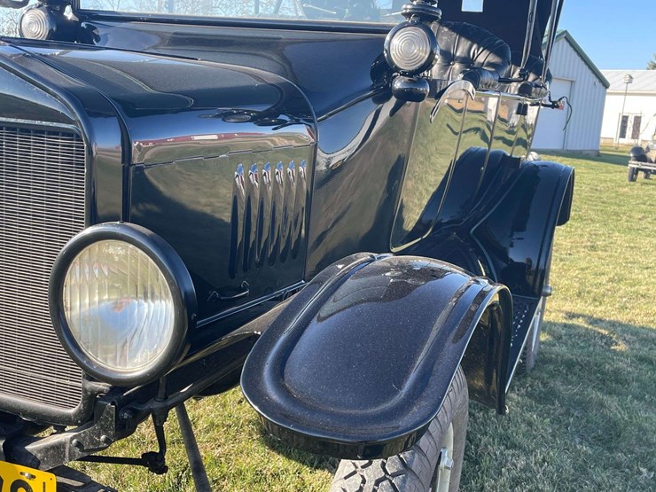 1917-model-t-touring-image-19