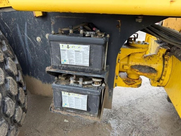 2011-bomag-bw211d-40-image-32