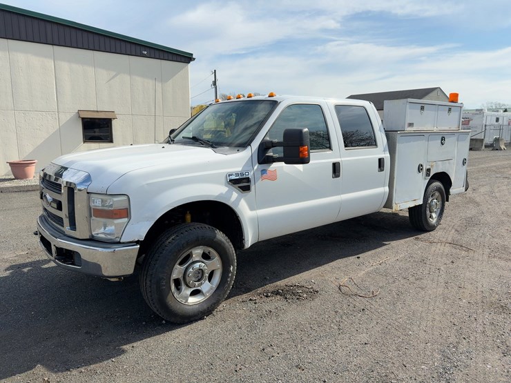 2010-ford-f350-xlt-image-1