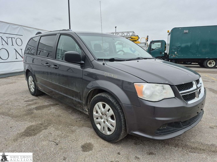 2017-dodge-grand-caravan-sxt-image-3