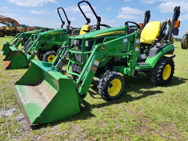 2014-john-deere-1025r-image-2