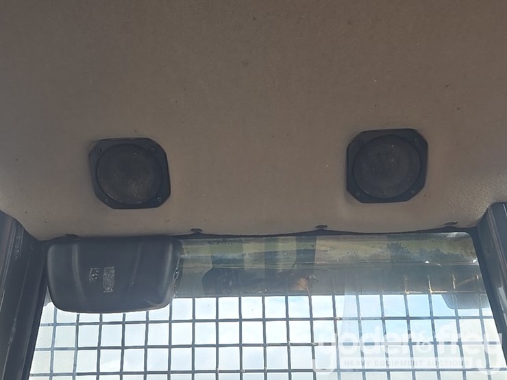 2016-case-750m-image-84