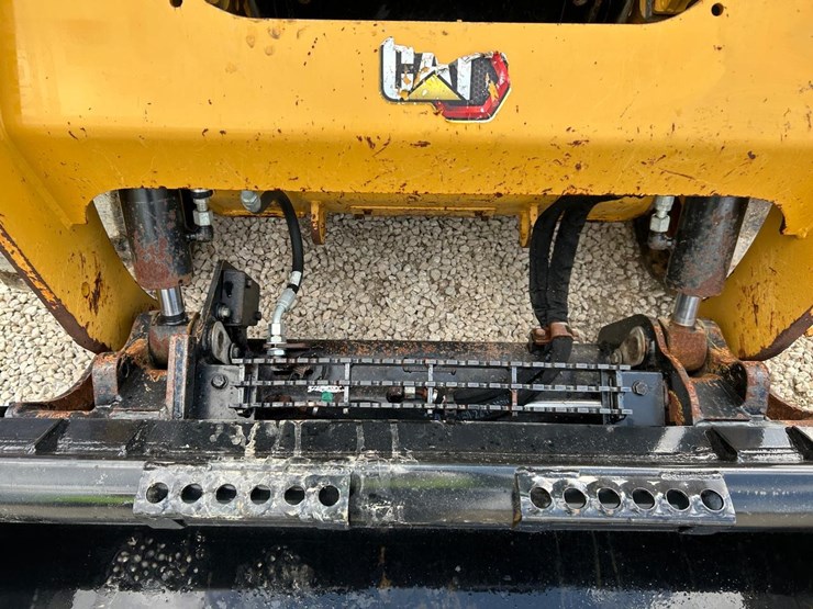 2022-caterpillar-259d3-image-10