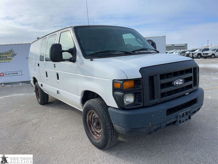 2014-ford-cargo-image-3