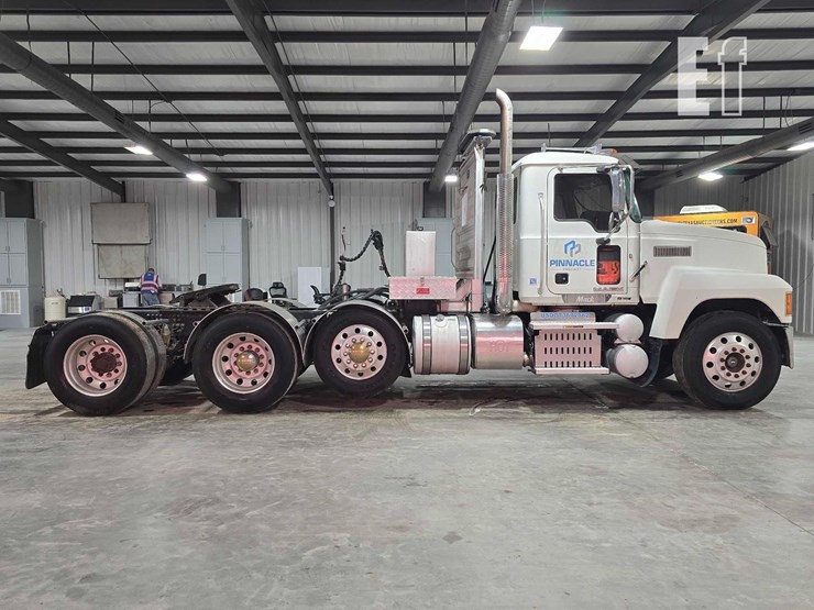 2017-mack-pinnacle-chu613-image-6