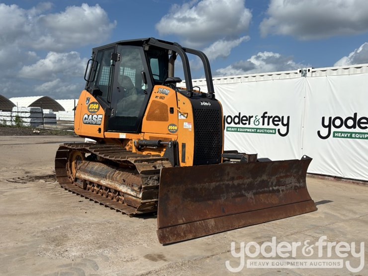 2016-case-750m-image-7