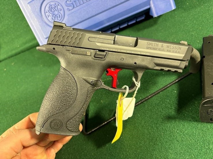 smith-&-wesson-m&p-40---40-s&w-pistol-image-9