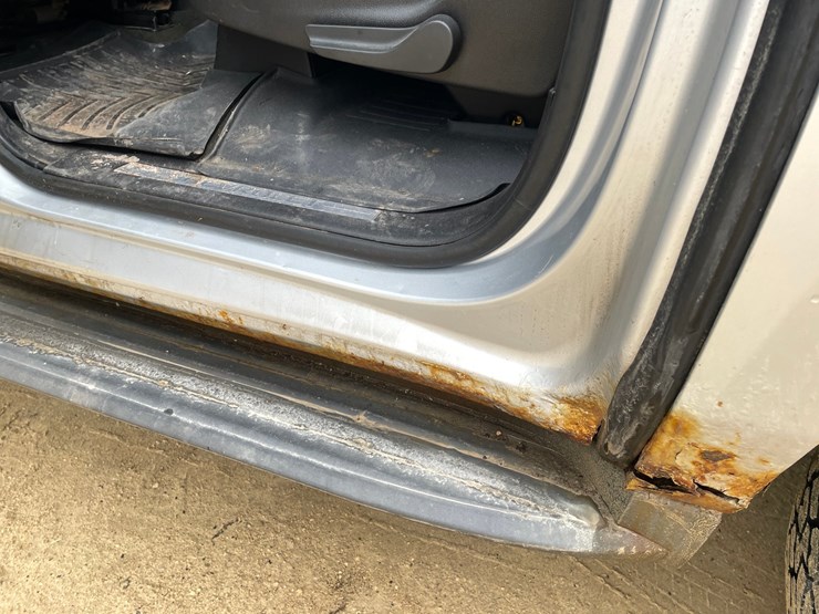 2015-chevrolet-suburban-image-40