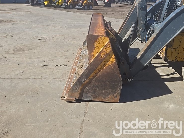 2010-deere-310sj-image-9