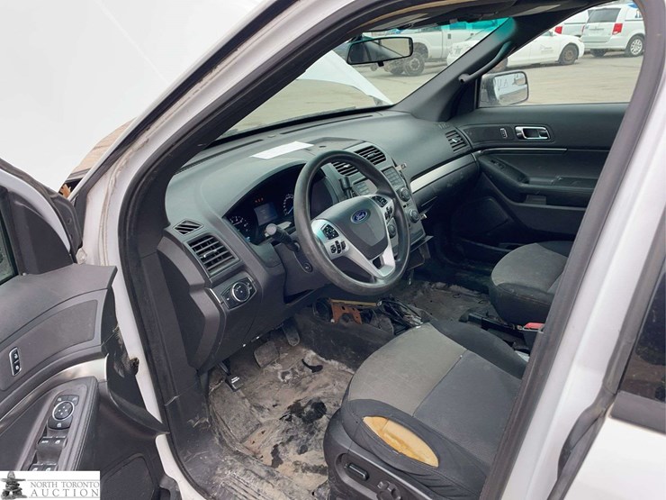 2014-ford-explorer-image-11