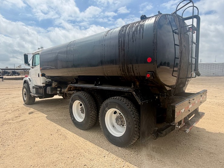 2000-freightliner-fl80-image-7