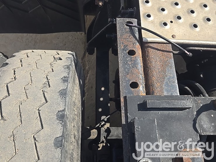 2014-freightliner-cascadia-113-image-22