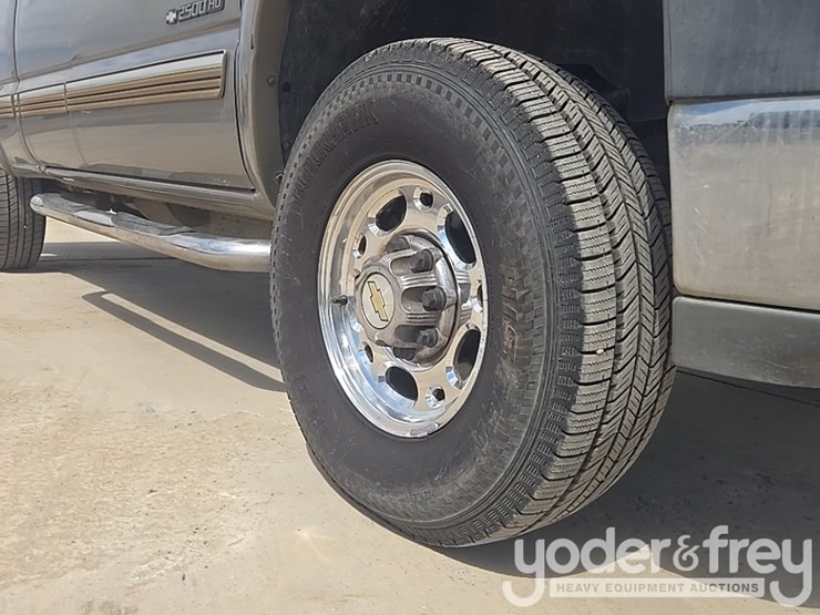 2002-chevrolet-silverado-2500hd-image-16