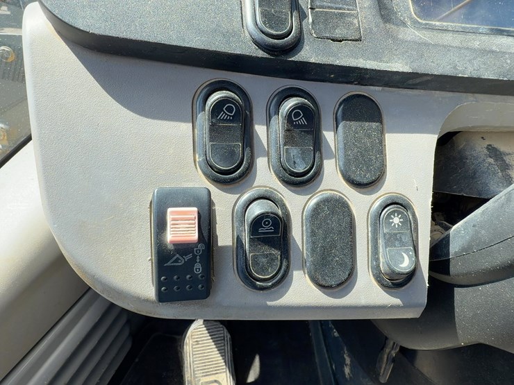 2017-komatsu-wa270-8-image-24