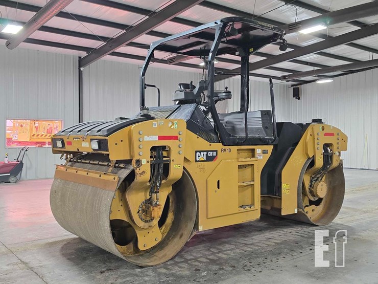 2017-caterpillar-cb10-image-1