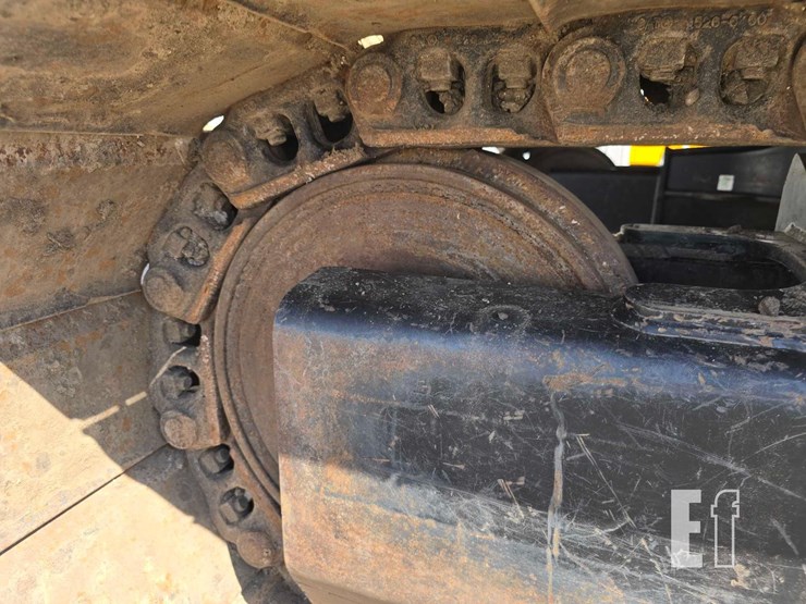 2020-caterpillar-323-image-38