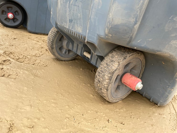 #3947-•-(3)-poly-trash-barrels-image-9