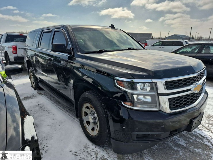 2018-chevrolet-suburban-image-3