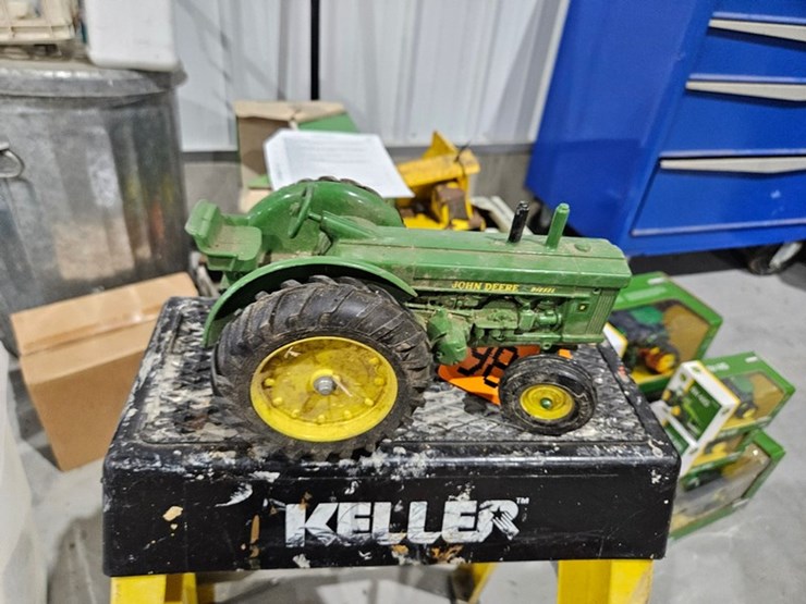 #984-•-john-deere-model-r-1/16-die-cast-toy-tractor-image-5