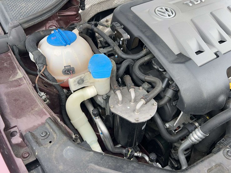 2014-volkswagen-passat-tdi-image-75