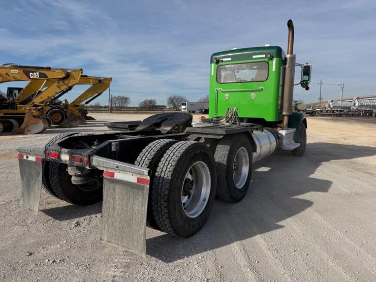 2021-peterbilt-367-image-5