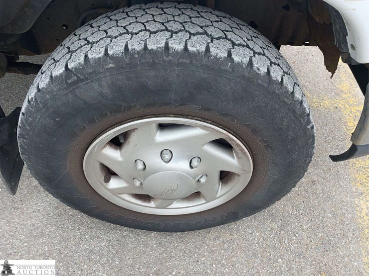 2010-ford-cargo-image-20