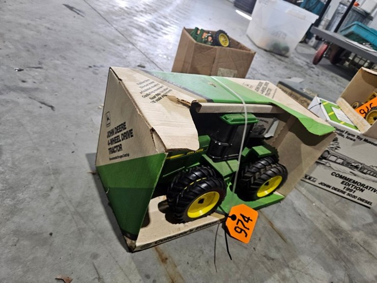 #974-•-john-deere-8760-1/16-scale-die-cast-4wd-tractor-image-6