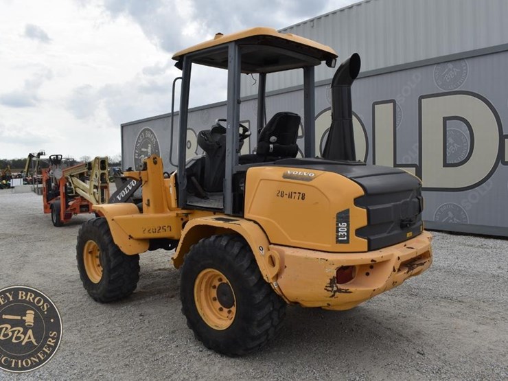 2015-volvo-l30g-image-4