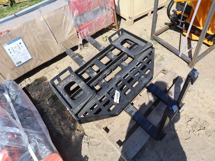 future-skid-steer-forks-image-3