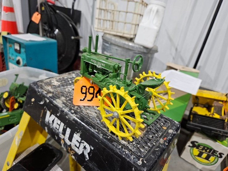 #994-•-john-deere-model-g-1/16-die-cast-toy-tractor-image-3