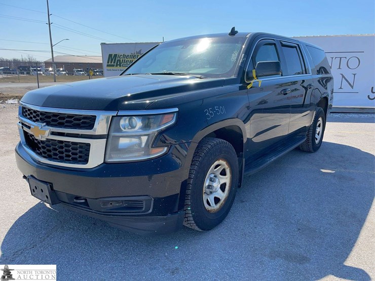 2019-chevrolet-suburban-image-1