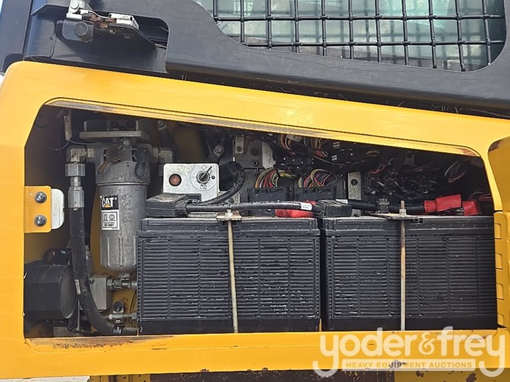 2021-caterpillar-d1-image-39