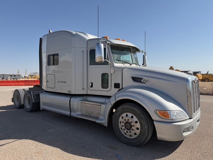 2011-peterbilt-386-image-3